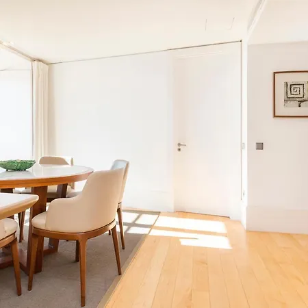 Spacious In Alfama With A Great View 리스본